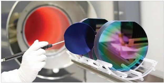 ASML一如既往地堅如磐石，佳能對 ASML 業(yè)務(wù)的影響本質(zhì)上為零。