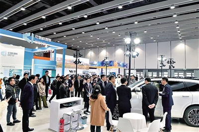 電動(dòng)車(chē)智能化在為汽車(chē)業(yè)發(fā)展提供巨大機(jī)會(huì)的同時(shí)，也打開(kāi)了創(chuàng)新的“閥門(mén)”