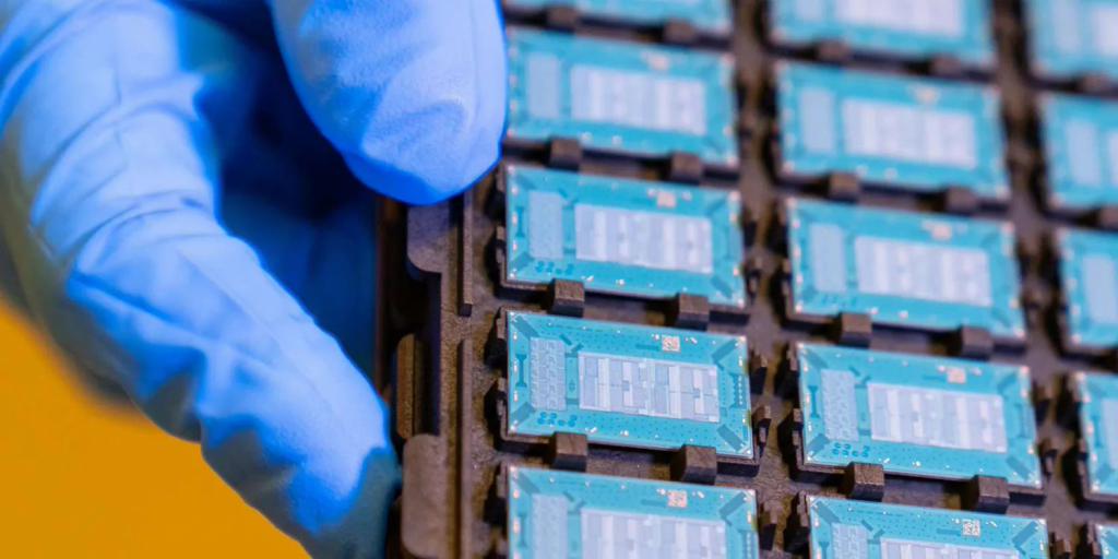 消息稱蘋果探索玻璃基板芯片封裝技術(shù)