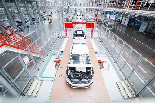 一汽-大眾將打造超級無人汽車工廠 用人形機器人擰螺絲